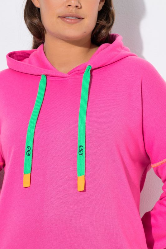 Суитчър с контрастни детайли