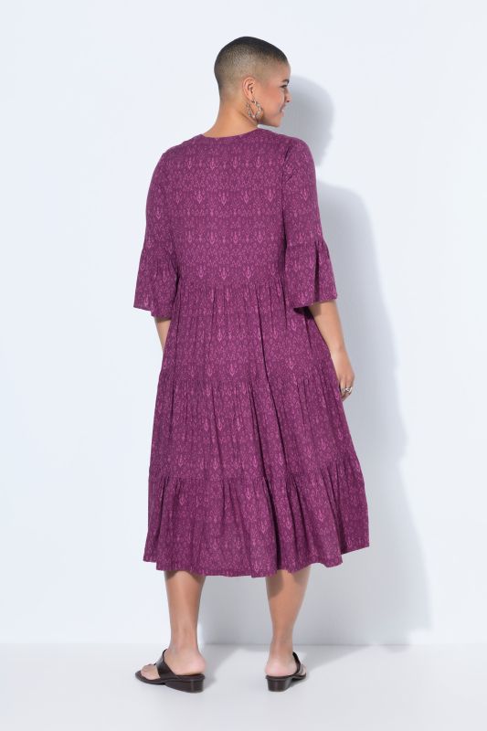 Рокля с волани на ръкавите и полата