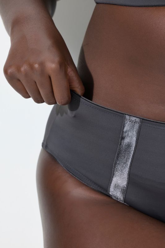 Бикини от микрофибър със сатенени акценти