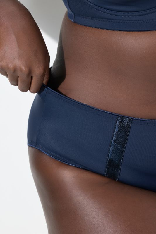 Бикини от микрофибър със сатенени акценти