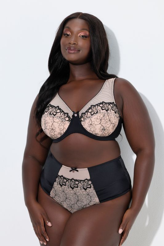 Сутиен с банели и бродерия на чашките