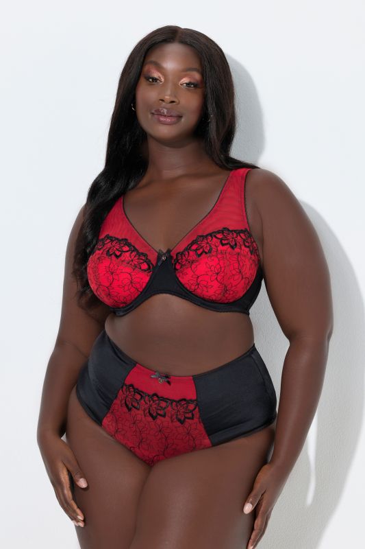 Сутиен с банели и бродерия на чашките