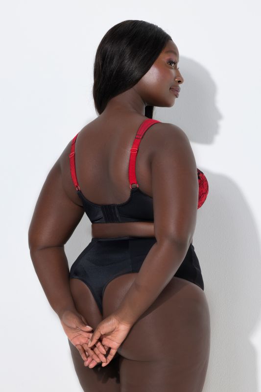 Сутиен с банели и бродерия на чашките