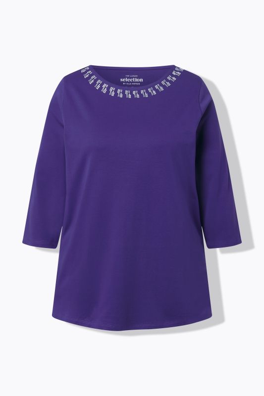 Блуза с камъчета на деколтето