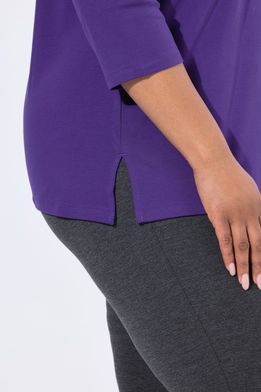 Блуза с камъчета на деколтето