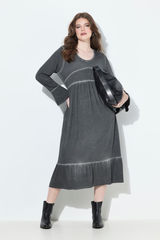 Рокля с декоративни шевове