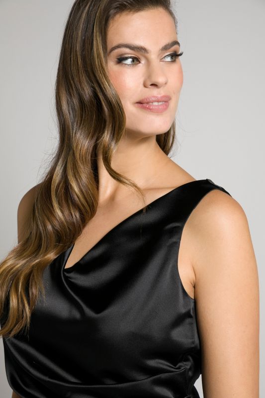 Официална сатенена рокля без ръкав с драперия и V-образно деколте