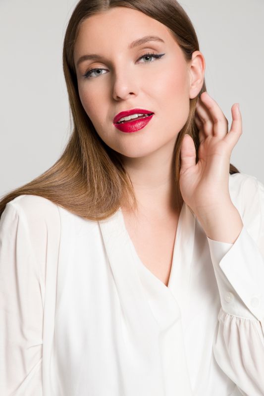 Блуза с дълъг ръкав, тип „прегърни ме“ и изправена яка