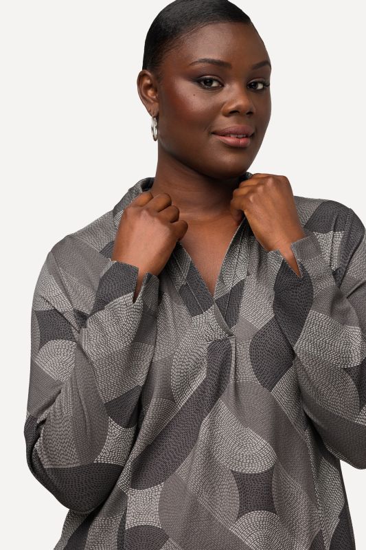 Рокля с геометричен мотив