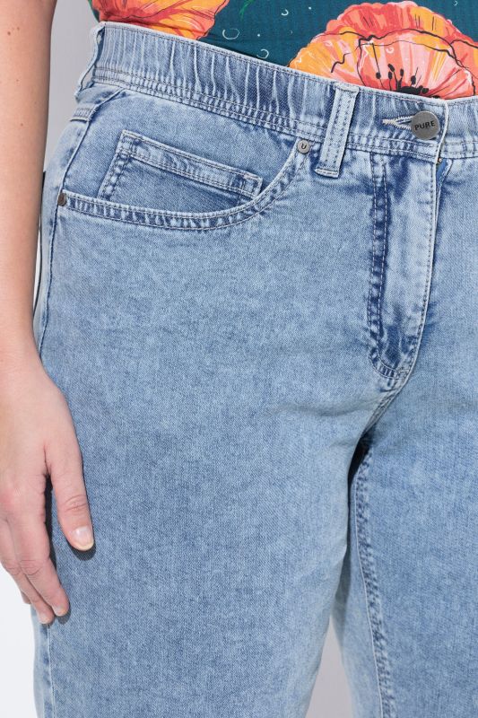 Дънки с бродерия на крачолите