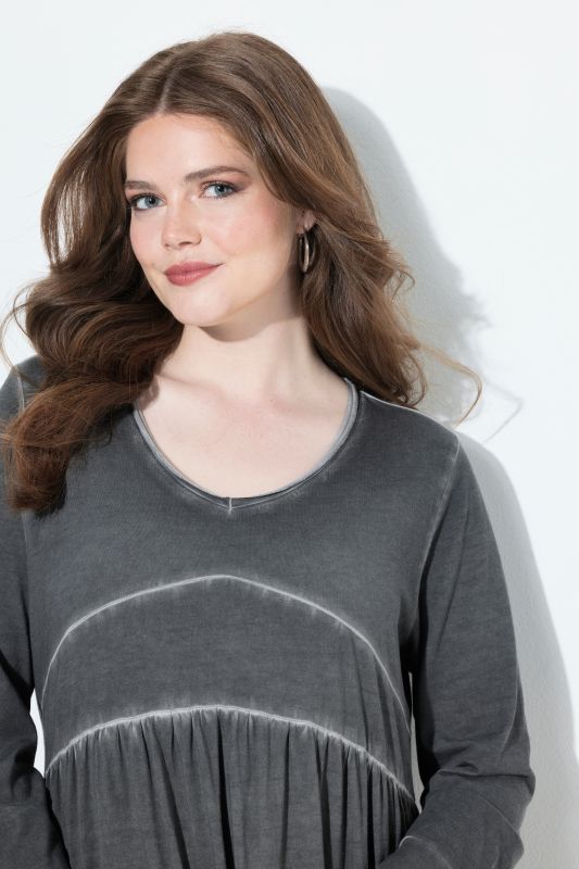 Рокля с декоративни шевове