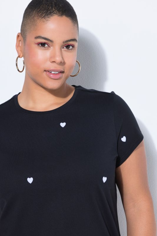 Тениска с принт на сърца