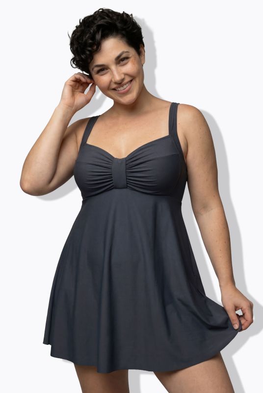 Бански тип рокля с разкроен акцент