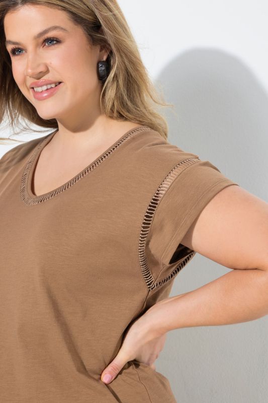 Тениска с V - образно деколте