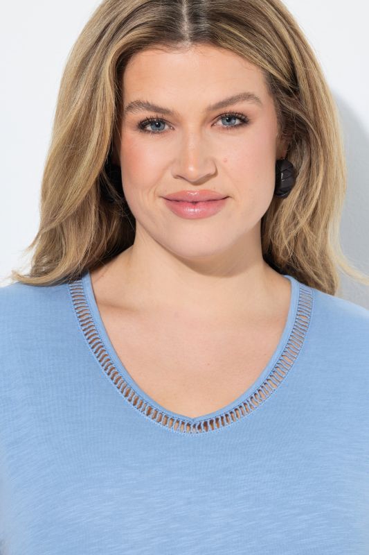 Тениска с V - образно деколте