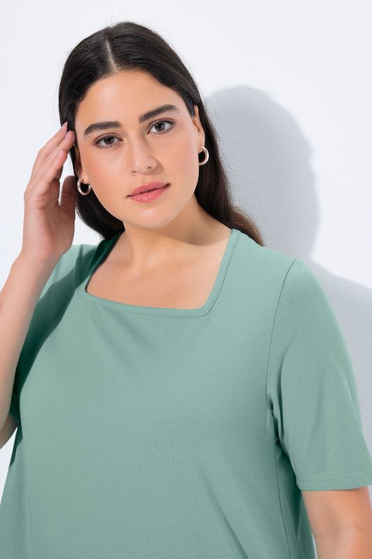 Тениска с квадратно деколте