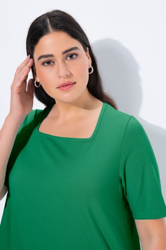 Тениска с квадратно деколте