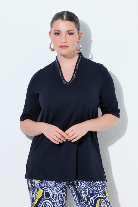 Тениска с декоративни камъчета