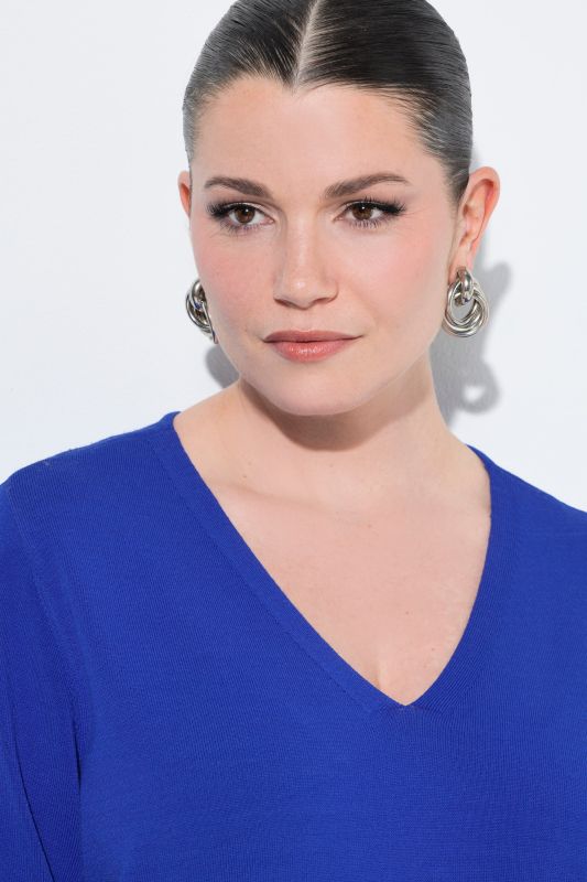 Short Sleeve V-Neck Sweater