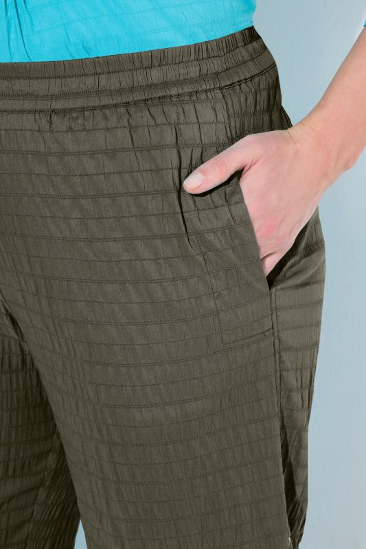 Textured Elastic Waist Cropped Pants