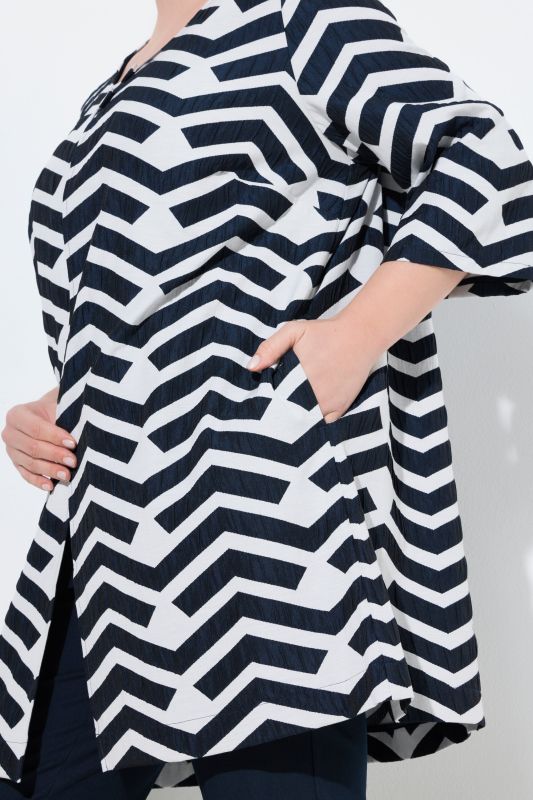 Яке с геометричен принт