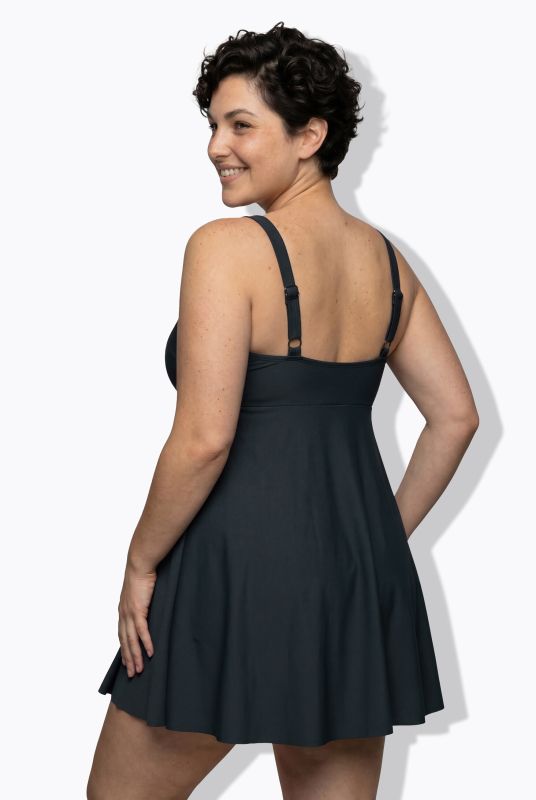 Бански тип рокля с разкроен акцент