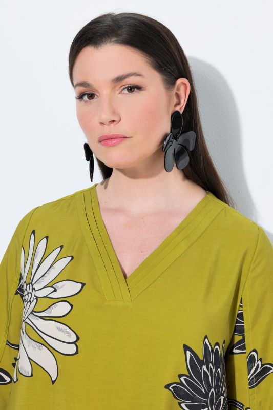 Рокля с акцент на цветя