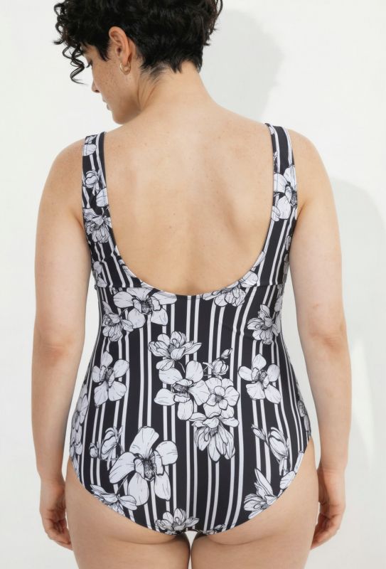 Бански с райета и цветя