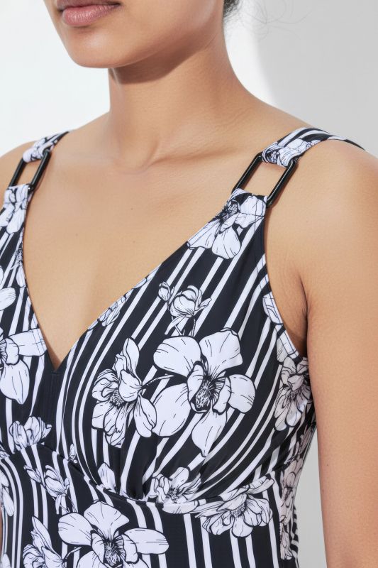 Бански с райета и цветя