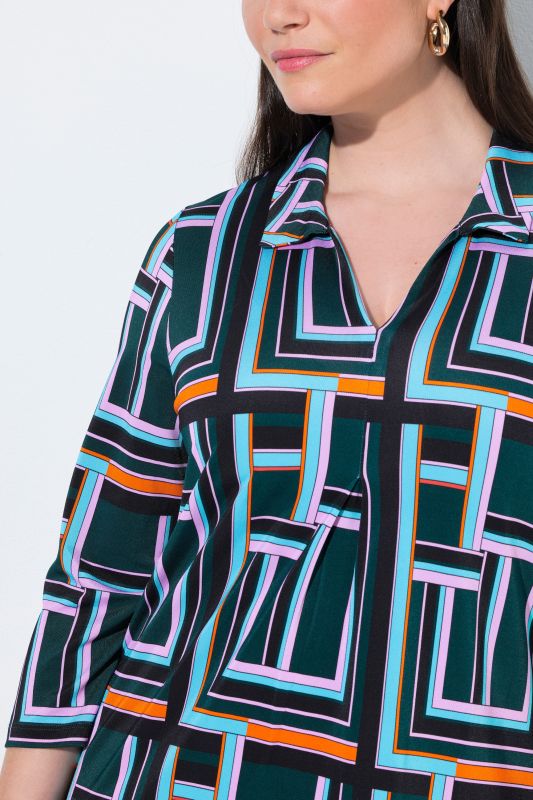 Рокля с цветен геометричен принт