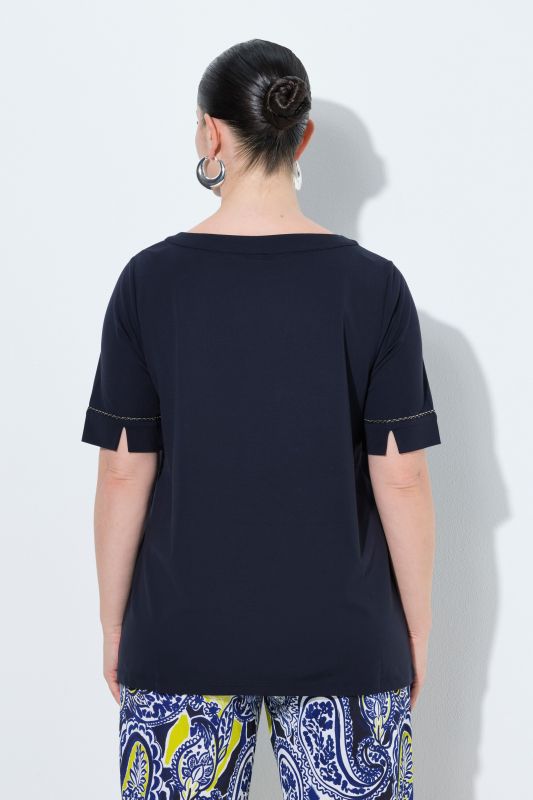 Тениска с мънистени акценти