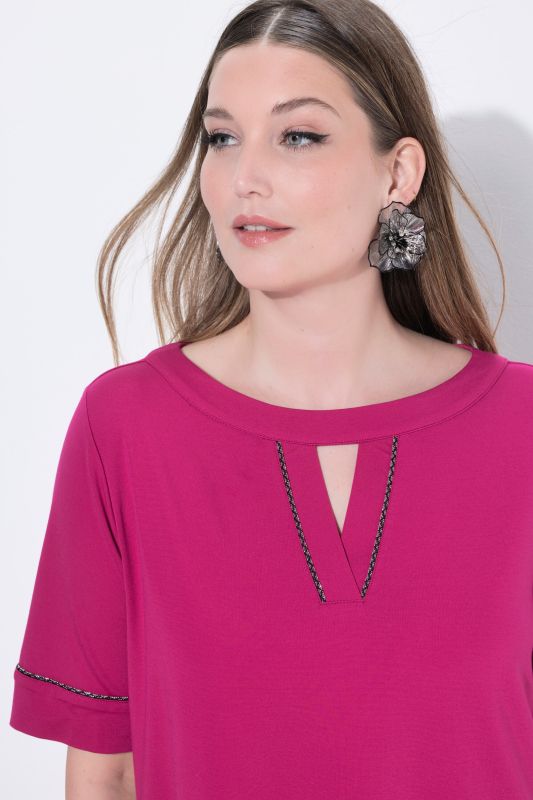 Тениска с мънистени акценти