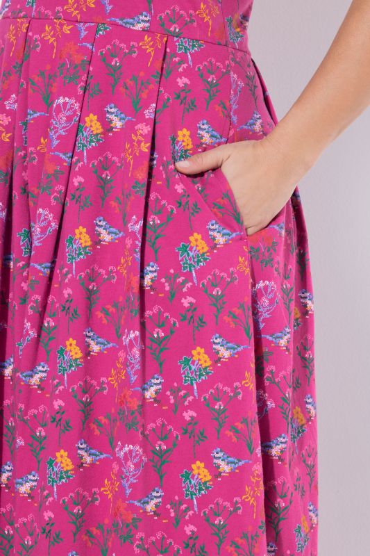 Рокля със завъртян принт