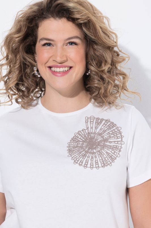 Тениска с бродерия на раковина