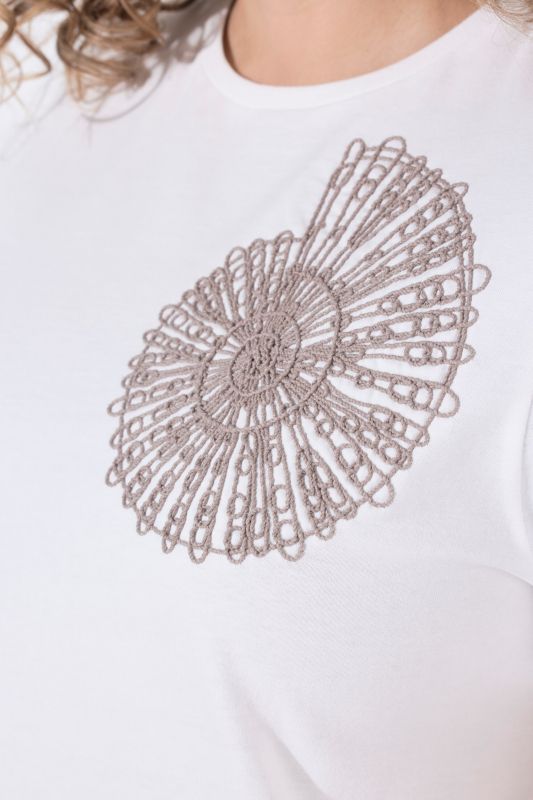 Тениска с бродерия на раковина