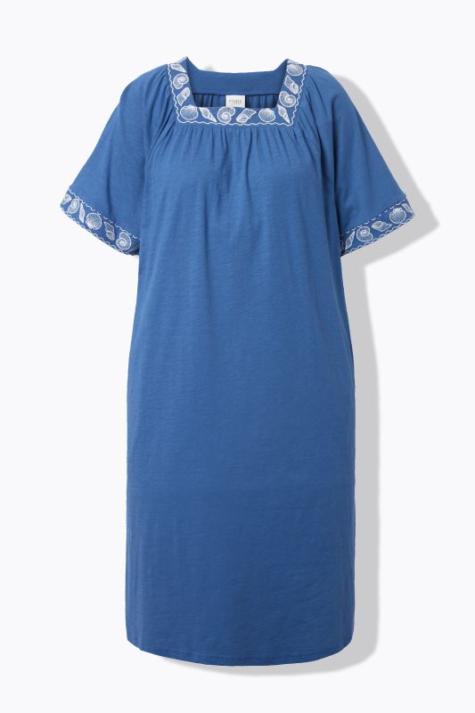 Рокля с морски акценти