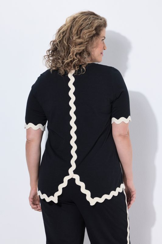 Тениска с контрастни акценти