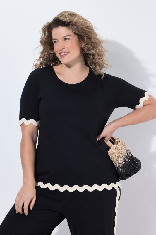 Тениска с контрастни акценти