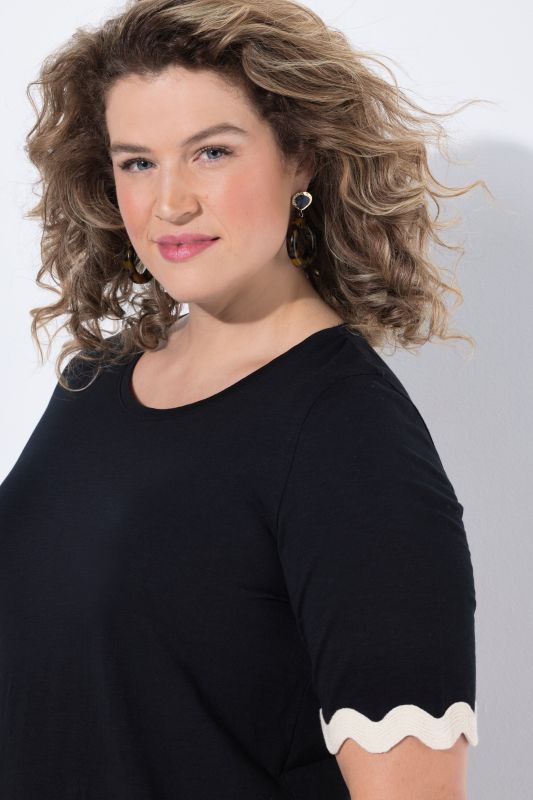 Тениска с контрастни акценти