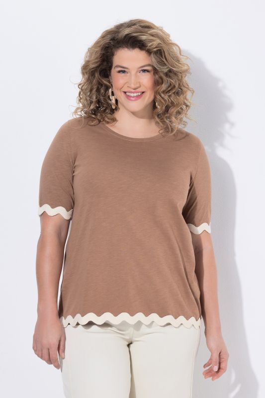 Тениска с контрастни акценти