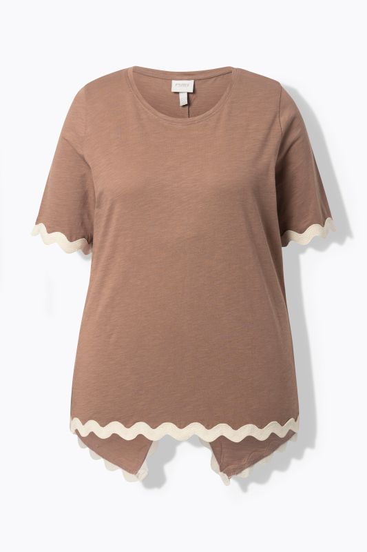 Тениска с контрастни акценти