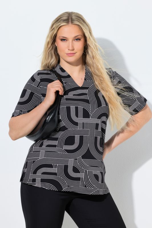 Тениска с геометричен мотив