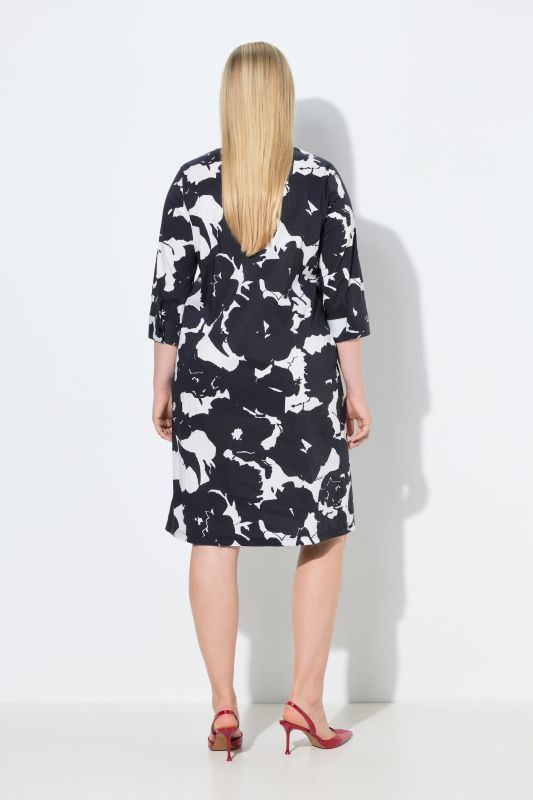 Рокля с монохромен флорален принт