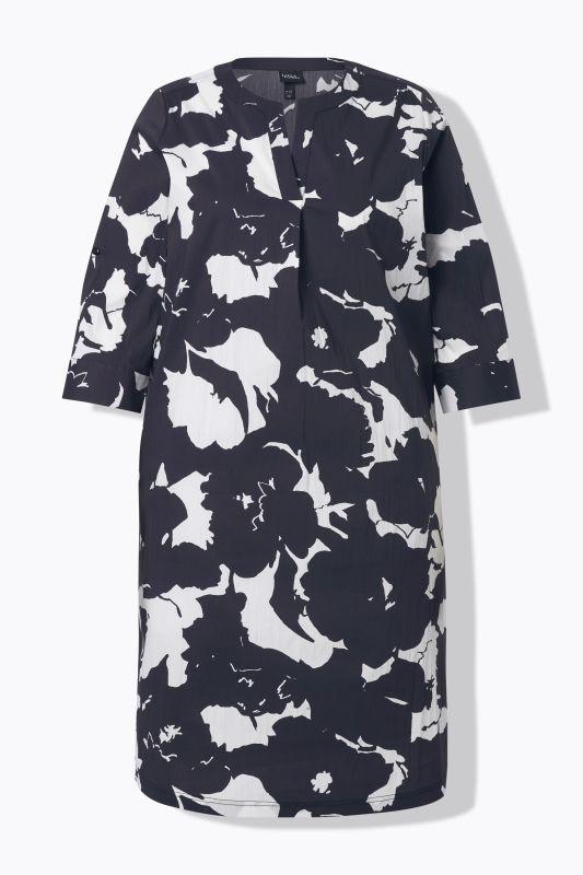 Рокля с монохромен флорален принт