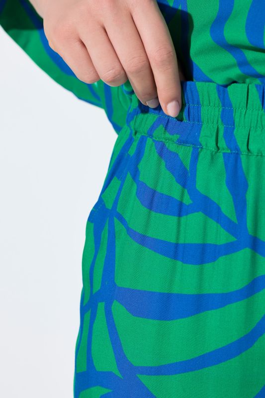 Панталон с принт на листа