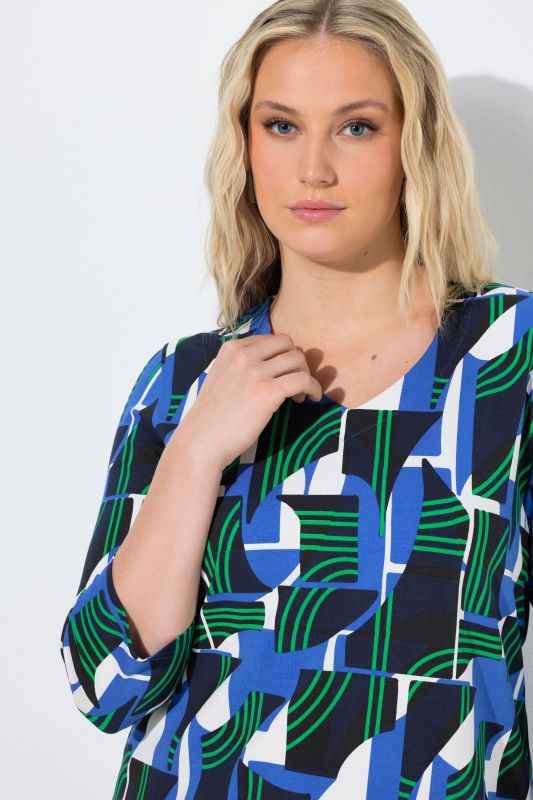 Geometric Print 3/4 Sleeve V-Neck Tee