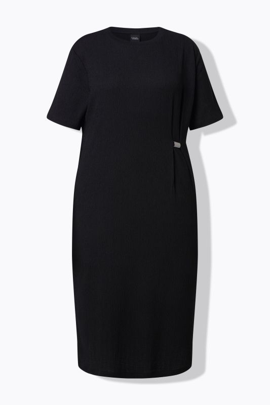 Рокля с кръгов детайл