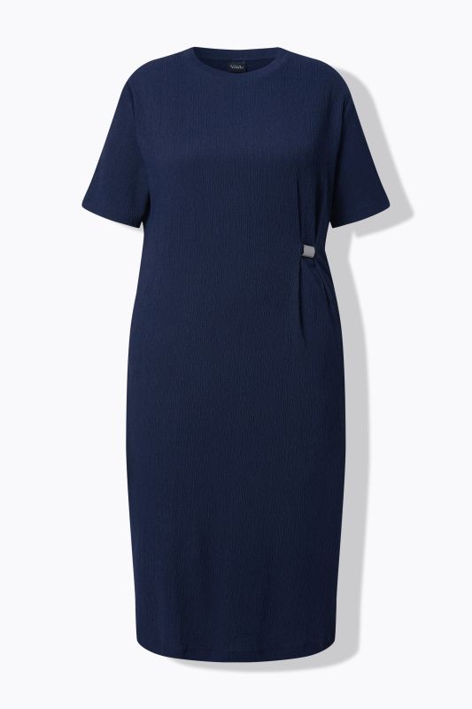 Рокля с кръгов детайл