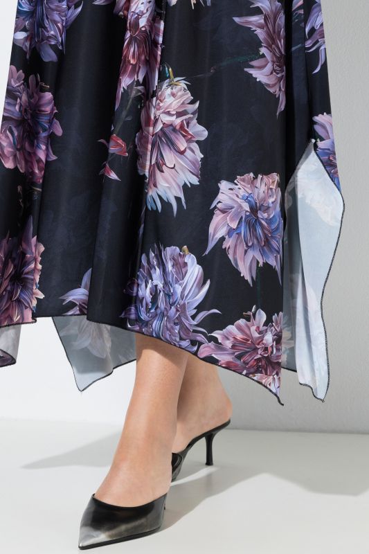 Рокля с принт на цветя