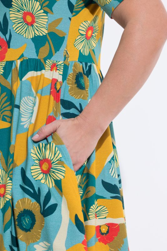 Рокля със завъртян флорален принт